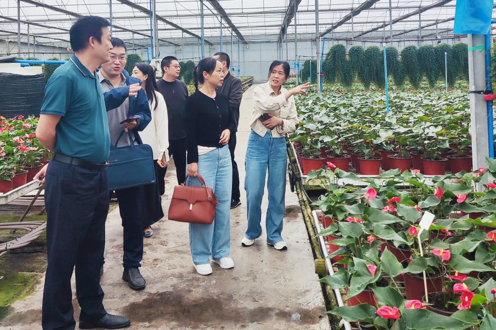 生化学院博士走访攀枝花丽新园艺技术有限公司