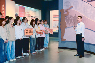 校长彭瑜讲授“开学第一课” 勉励新生勇担使命
