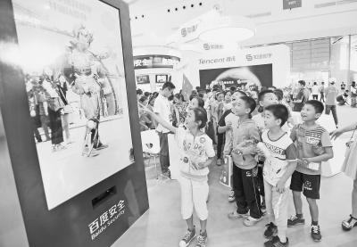 教育主题日活动丰富 万名学生参观博览会体验新奇特 教育主题日活动丰富 万名学生参观博览会体验新奇特