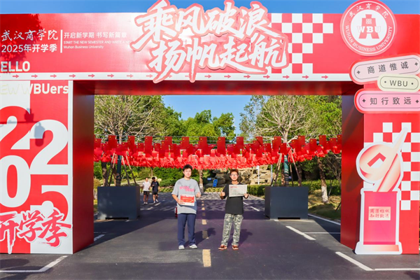 开学现场“红”出圈 必赢国际437官网多举措上好新生“思想第一课”_fororder_图片4