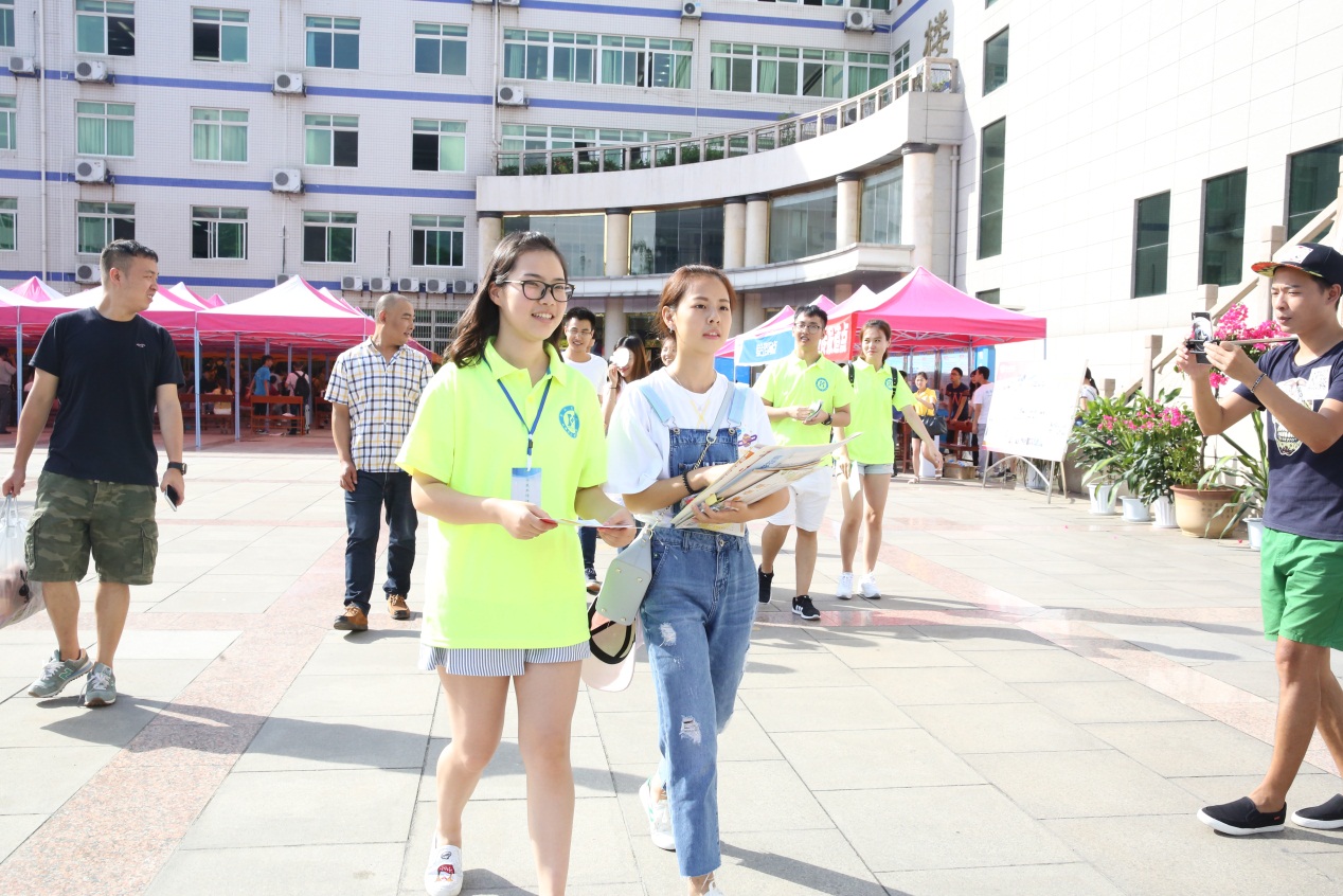 进入直播的我,亲历了学校的处处风景