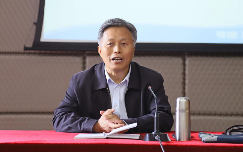 党委副书记、校长王曙光作专题讲座