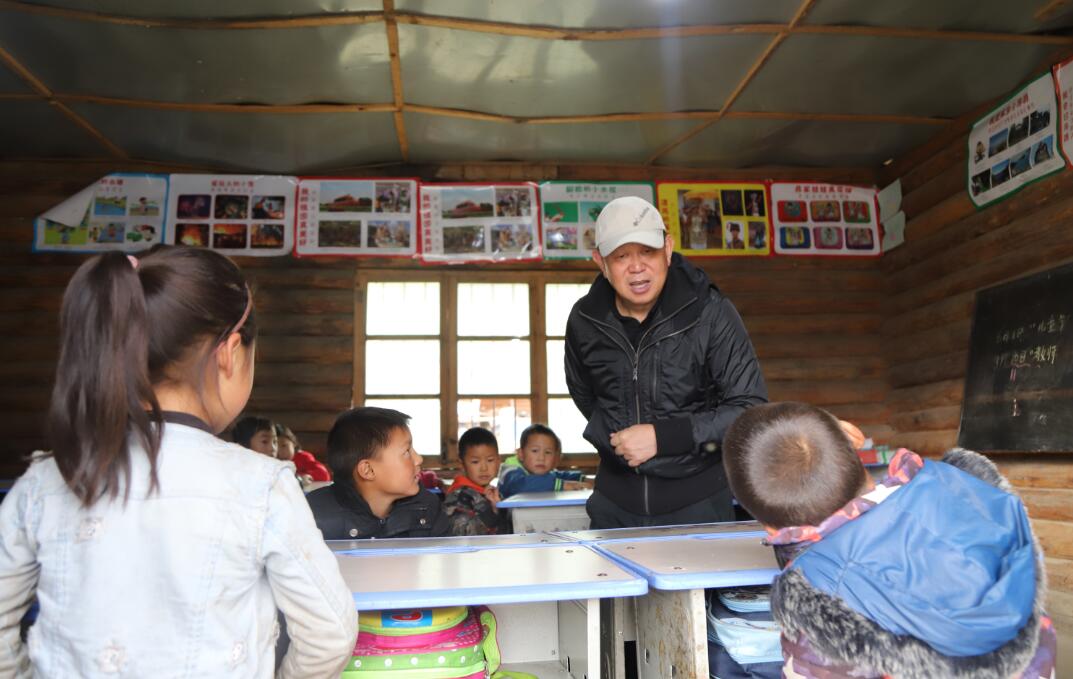 肖立军前往幼儿园勉励同学们认真学习