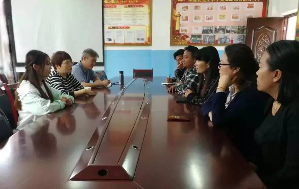 采访组在墨脱县完全小学