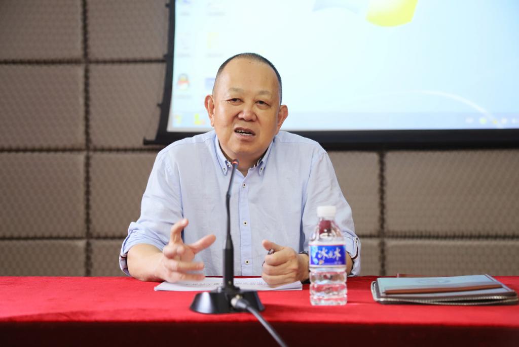 肖立军作专题讲座