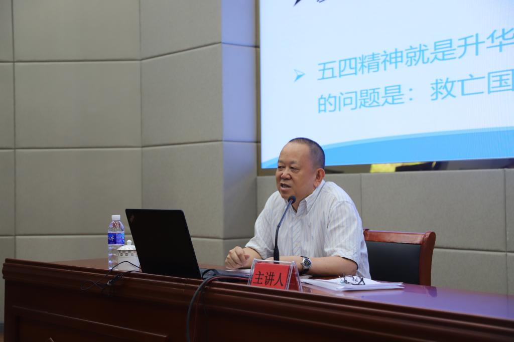 肖立军以“爱国主义与振兴中华”为题与青年大学生交流