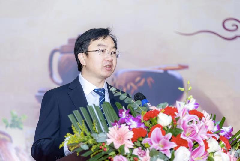 市卫生健康委副主任张福鑫主持开幕式