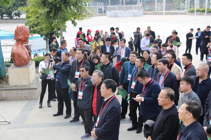 论坛嘉宾参观beat365康养学院