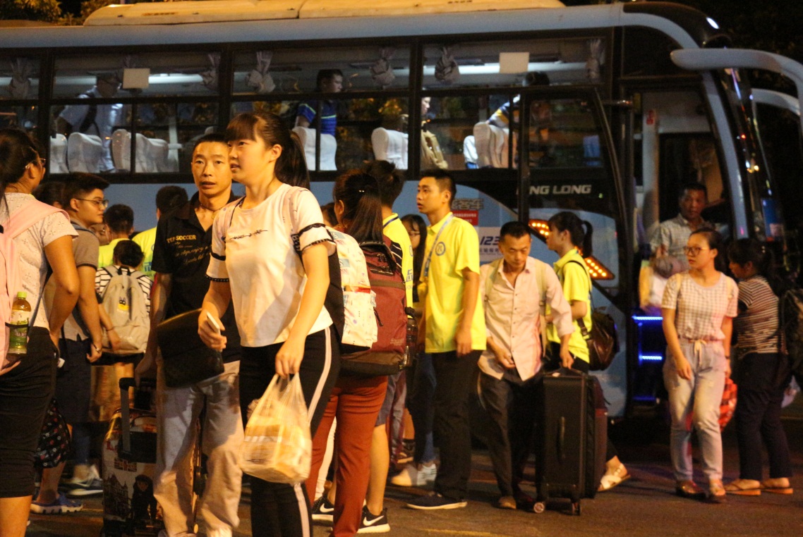 攀枝花静谧的凌晨,迎来攀大第一批新生